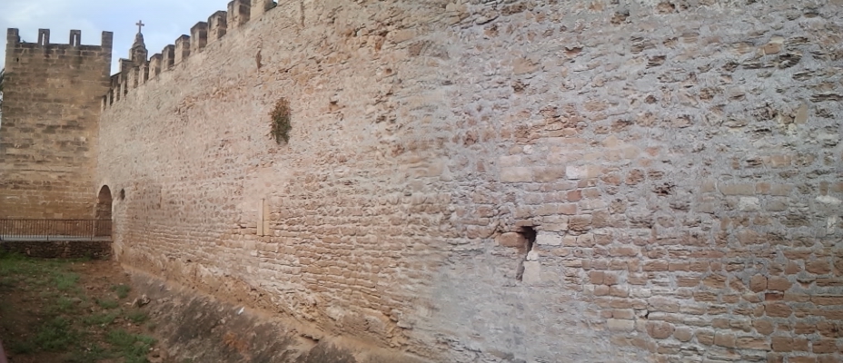 Murada Medieval i església de Sant Jaume