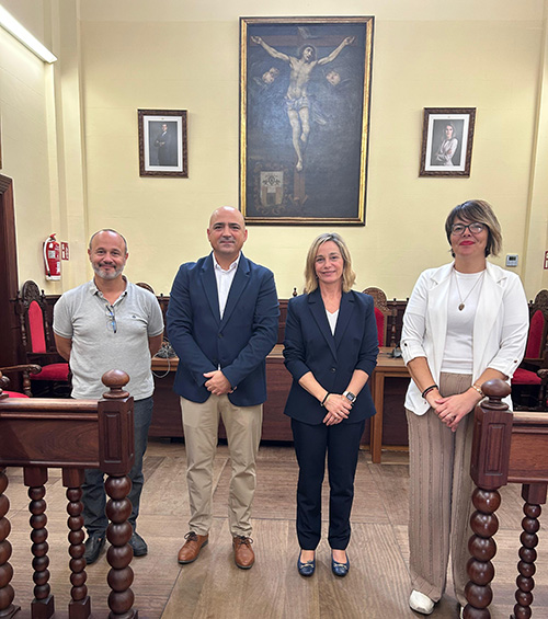 El Ayuntamiento de Alcúdia y la Fundación Adecco firman un convenio para mejorar la inserción laboral
