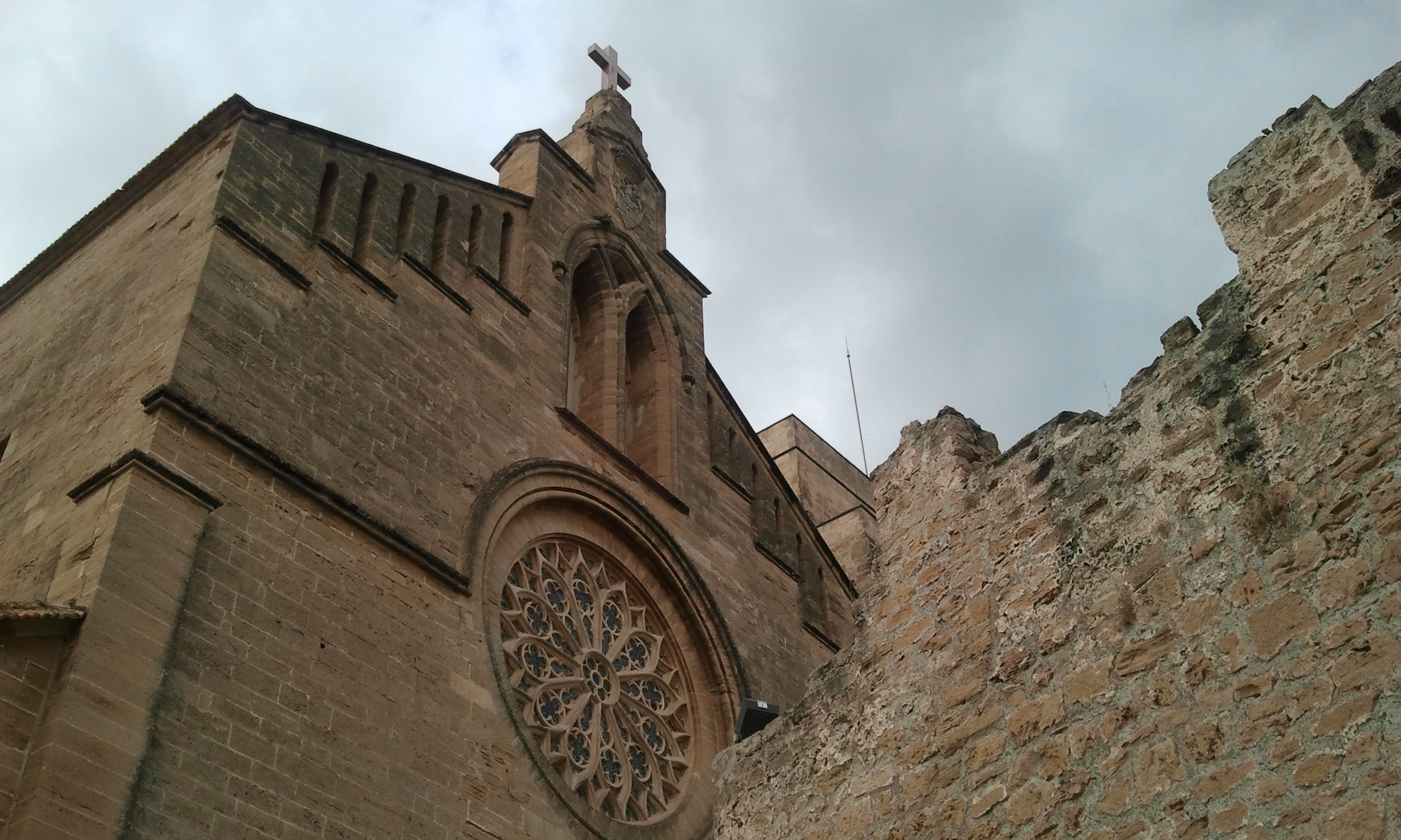 Muralla Medieval e Iglesia de Sant Jaume