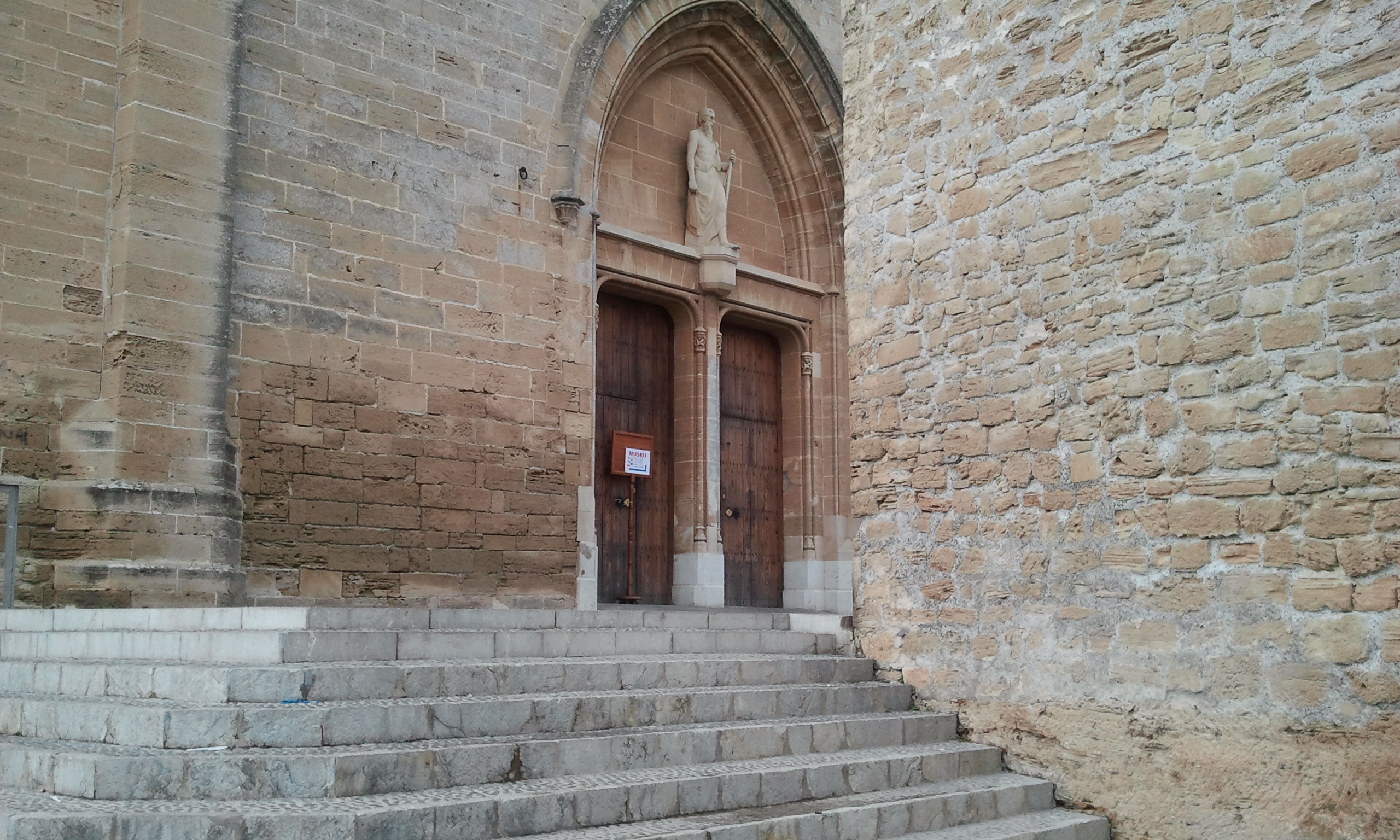 Muralla Medieval e iglesia de Sant Jaume